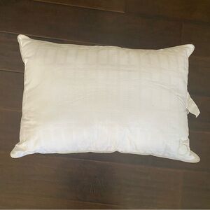 Bloomingdale Luxe down ALT white pillow OS